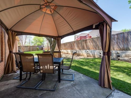 5701 Northcrest Dr, Lewisville TX  75028-4803 exterior