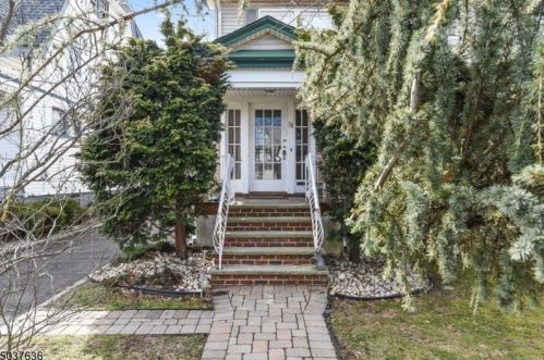 38 Beechwood Pl, Industrial Hillside, NJ 07205-2810