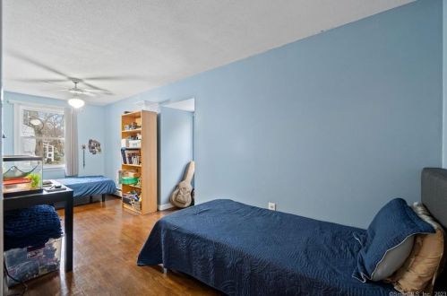 11 Palmer Dr, Gales Ferry CT  06335-1529 exterior