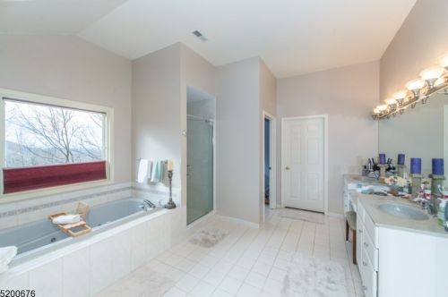 8 Jenny Ln, Wantage NJ  07461-4550 exterior