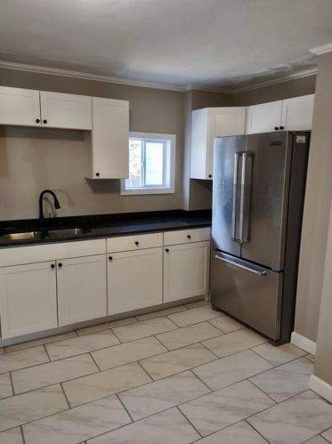 196 Greenwich Ave, Warwick RI  02886-1601 exterior