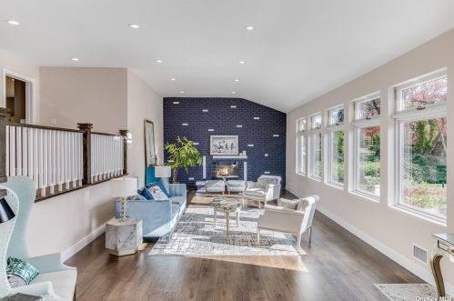 2 Blue Sea Ln, Great Neck NY  11024-1504 exterior