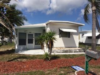 2047 Kepner Dr, Tarpon Springs, FL 34691-4245