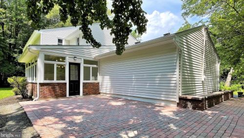 913 Lake Dr, Trenton NJ  08648-4003 exterior