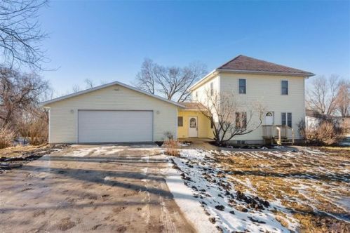 7 Center Ave, Urbana, IA 52345-9119