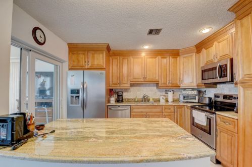 5136 Mirror Lk Blvd, Boynton Beach FL  33472-1211 exterior