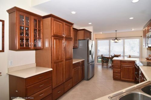 18 Bagy Wrinkle Cv, Warren RI  02885-4115 exterior