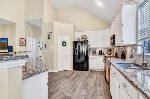 2836 Lincolnshire Dr, Richardson TX  75082-4934 exterior