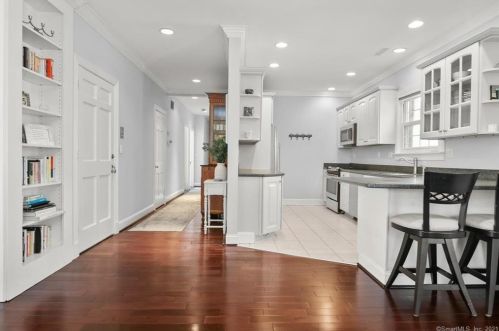 246 Park St, New Canaan, CT 06840-5712