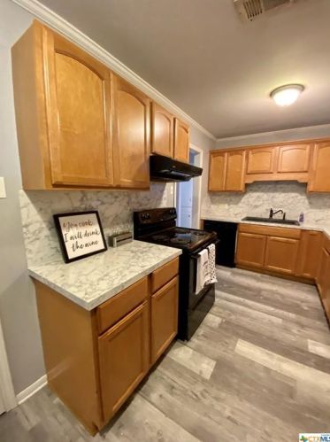 1717 Alamo Dr, Victoria, TX 77901-3151