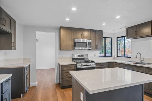2021 Orangeburg Ave, Modesto CA  95350-3741 exterior