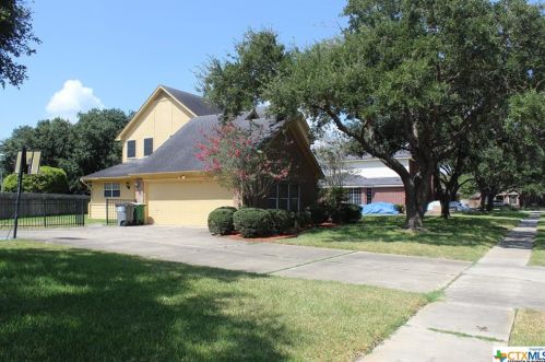105 Wade Dr, Victoria, TX 77904-1521