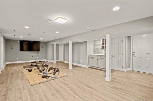 26 Bonheur Rd, Bridgeport CT  06611-3404 exterior