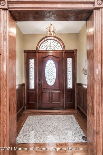 132 Linden Ave, Monmouth Hills, NJ 07732-1308