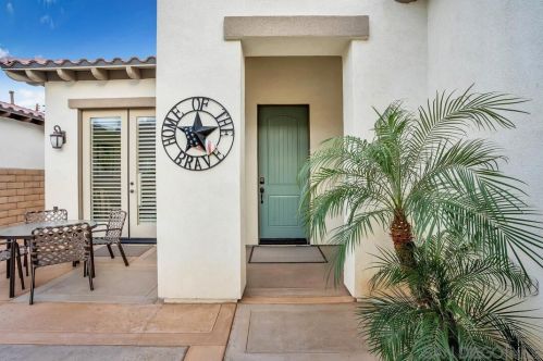 52090 Avenida Mendoza, La Quinta CA  92253-3296 exterior