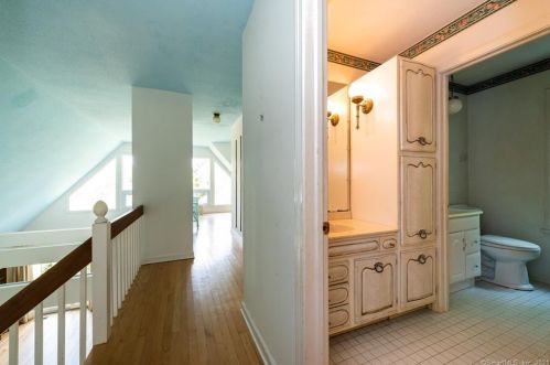 10 Baldwin Dr, Waterford CT  06385-2708 exterior