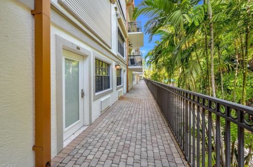 705 10th St, Naples FL  34102-9329 exterior