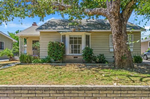 2559 Vuelta Grande Ave, Long Beach, CA 90815-2315
