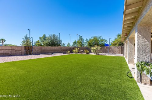 8893 Willeta Dr, Tucson, AZ 85743-5118