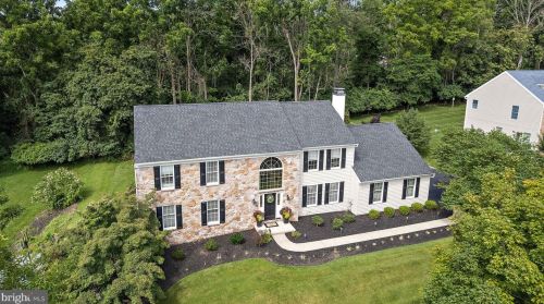 106 Longfields Way, Downingtown PA  19335-4486 exterior