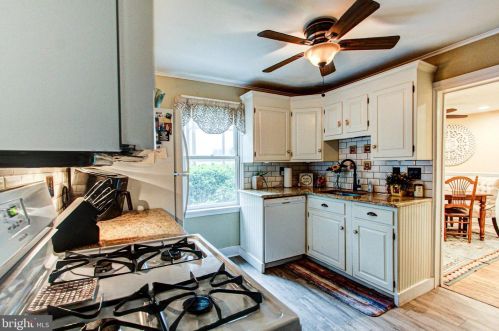 189 Oakland Ave, Gardenville PA  18901-4646 exterior