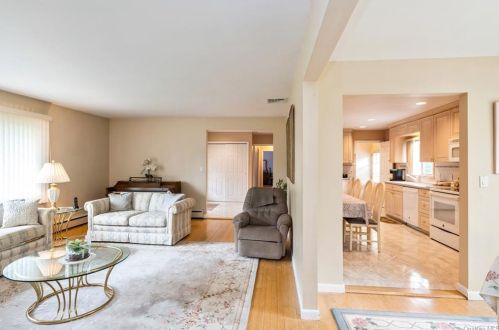 186 Nanny Hagen Rd, Thornwood NY  10594-2106 exterior