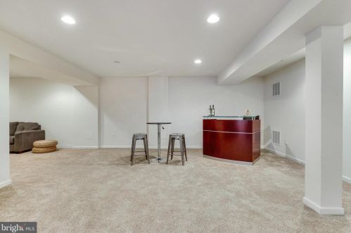 11 Broad Way, Lovettsville VA  20180-8608 exterior