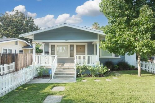 407 Jacaranda Pl, Fullerton, CA 92832-1436