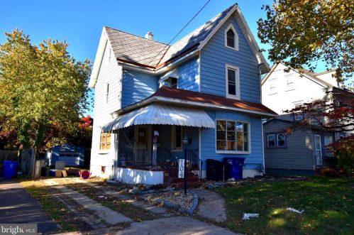104 Broad St, Riverton, NJ 08077-1302