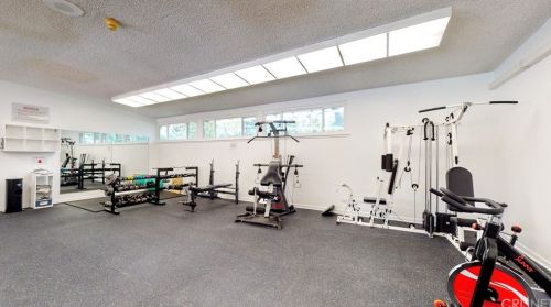 18925 Circle Of The Oaks, Santa Clarita CA  91321-1420 exterior