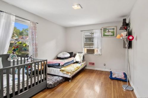 1 Jones Pl, White Plains NY  10606-2218 exterior