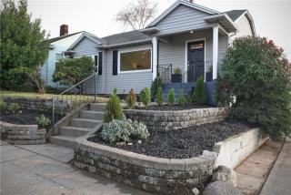 4359 Willow St, Seattle, WA 98136-1769