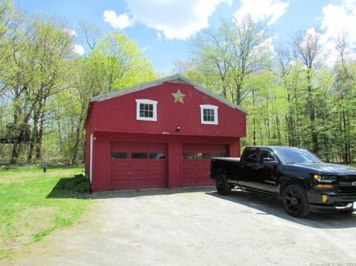 132 Turnbull Rd, New Hartford CT  06057-4136 exterior