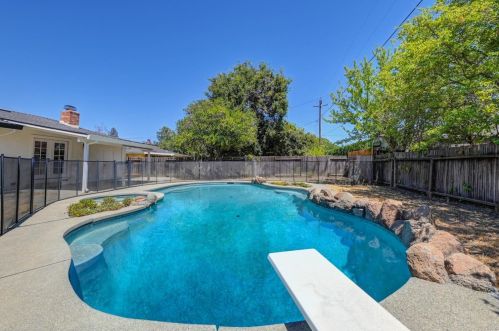 855 B St, Liberty Farms CA  95620-3311 exterior
