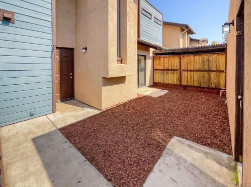 140 El Norte Pkwy, Escondido CA  92026-2600 exterior