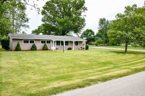 908 Van Kirk Dr, Marysville, OH 43040-1345