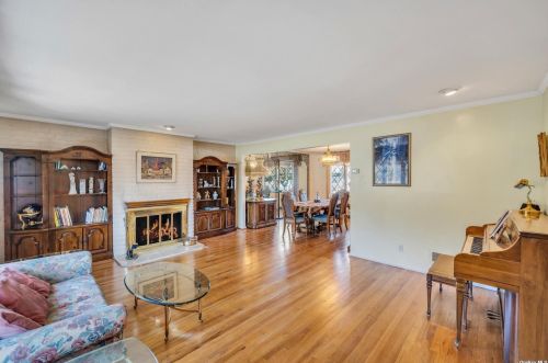 738 Salisbury Park Dr, Westbury NY  11590-5820 exterior