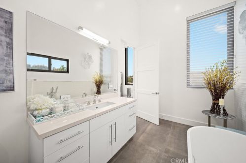 18852 Canyon Crest Dr, Orange CA 92861-2806 exterior