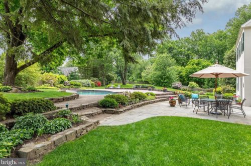 717 Larch Wood Ln, Ithan, PA 19085-1017
