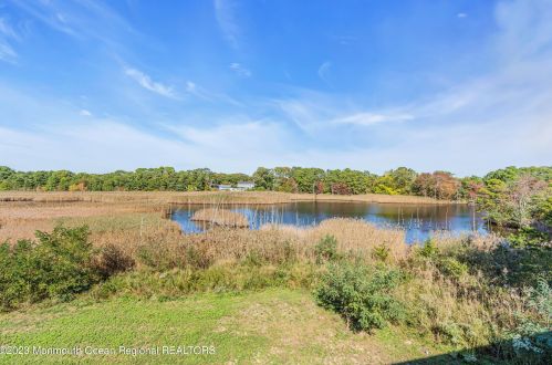 49 Cherokee Ln, Bricktown NJ  08724-4405 exterior