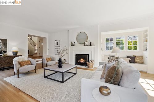 136 Hazel Ln, Oakland, CA 94611-4035
