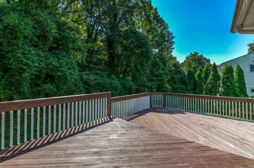 73 Rolling Way, New Rochelle NY  10804-2405 exterior