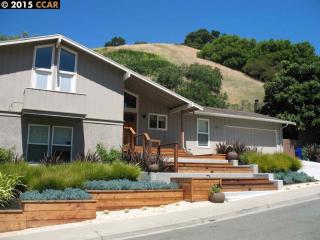 2915 Doidge Ave, Pinole, CA 94564-1018