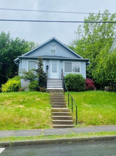 32 California Ave, Middletown, NY 10940-6135