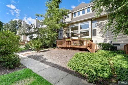 28 Iris Cir, Ridgewood NJ  07452-3428 exterior
