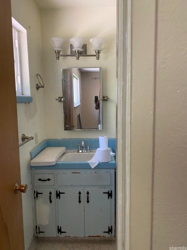 2337 Oregon Ave, South Lake Tahoe CA  96150-7118 exterior