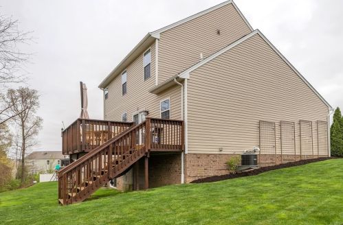305 Grampion Cir, Moon Twp, PA 15108-4261