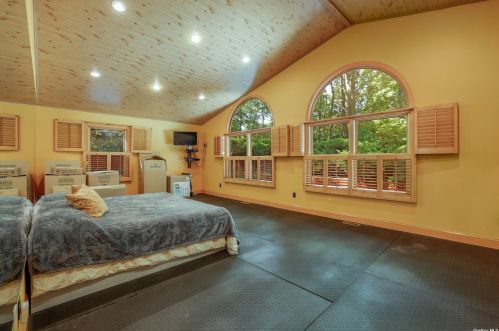 568 Bread And Cheese Hollow Rd, Northport NY  11768-2326 exterior