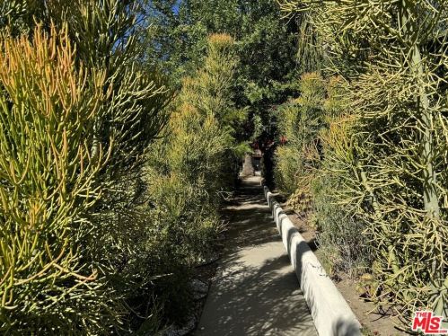 16821 Albers St, Van Nuys CA 91316-2603 exterior