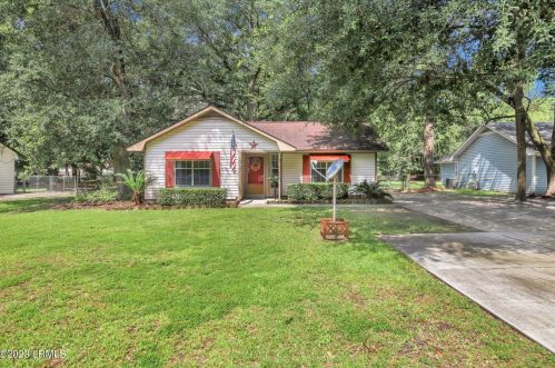 51 Burlington Cir, Beaufort, SC 29906-8537